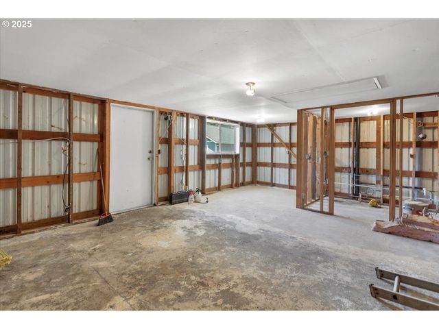 260 Se PORT Ave, Lincoln City, OR 97367