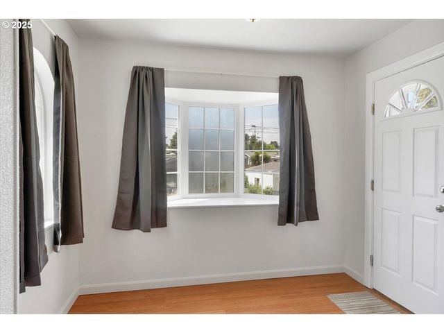 260 Se PORT Ave, Lincoln City, OR 97367