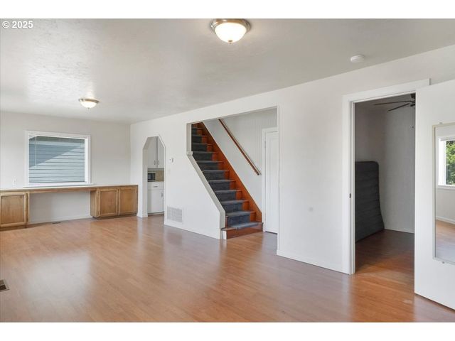 260 Se PORT Ave, Lincoln City, OR 97367