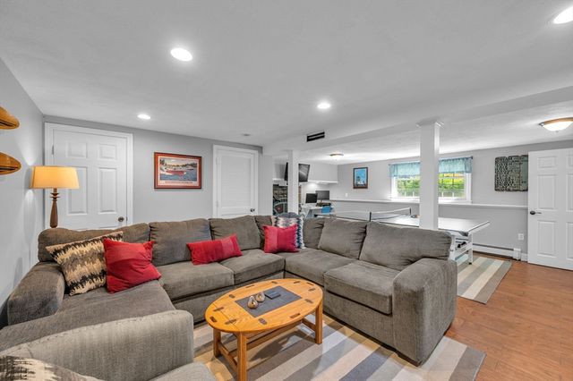 136 W Elm St, Pembroke, MA 02359