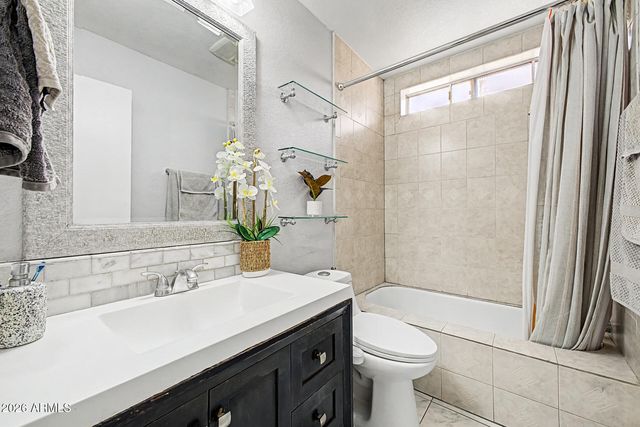 3215 W PARADISE Lane, Phoenix, AZ 85053