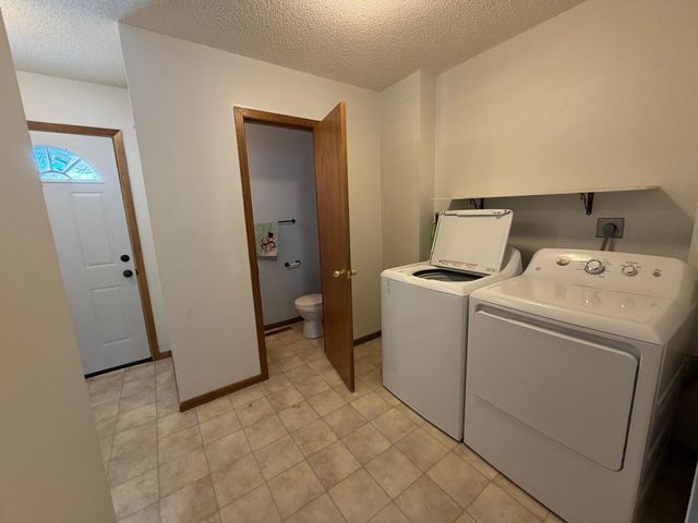 910 2nd Street NE, Roseau, MN 56751