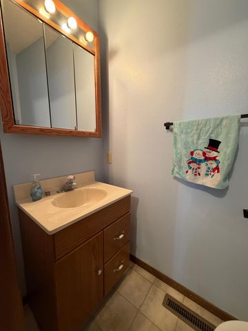 910 2nd Street NE, Roseau, MN 56751