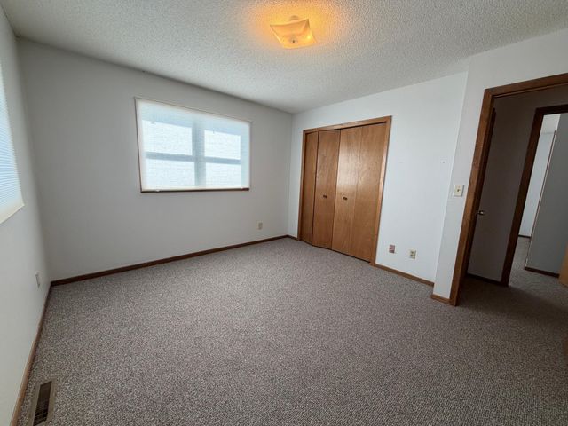 910 2nd Street NE, Roseau, MN 56751