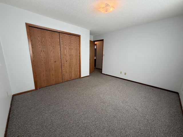 910 2nd Street NE, Roseau, MN 56751