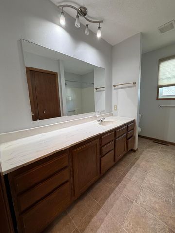 910 2nd Street NE, Roseau, MN 56751