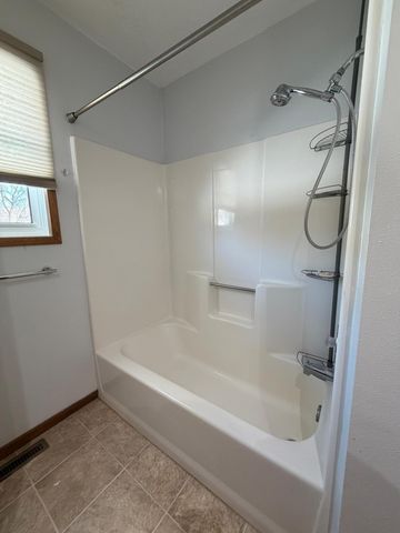 910 2nd Street NE, Roseau, MN 56751