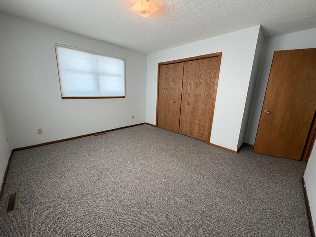 910 2nd Street NE, Roseau, MN 56751