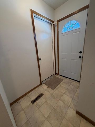 910 2nd Street NE, Roseau, MN 56751