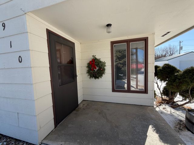 910 2nd Street NE, Roseau, MN 56751