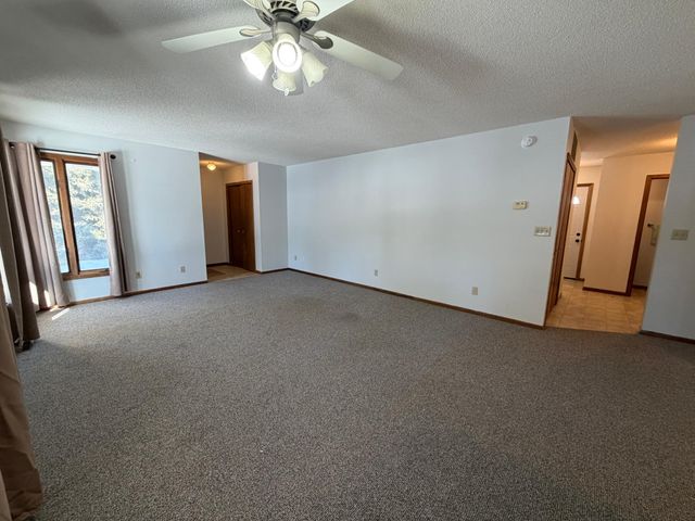 910 2nd Street NE, Roseau, MN 56751