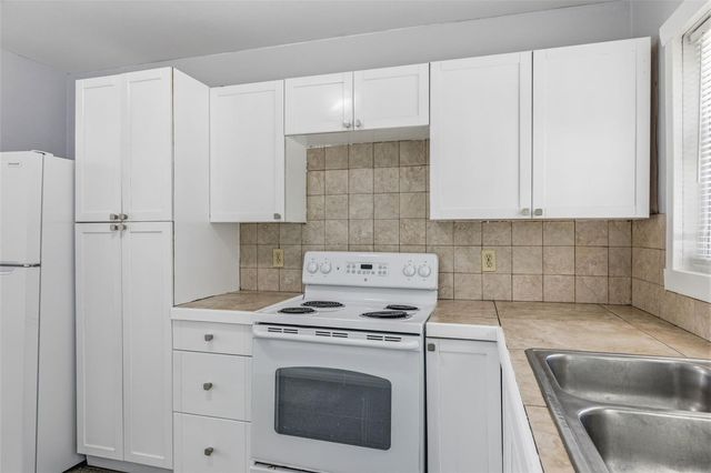 6802 LARMON STREET, Tampa, FL 33634