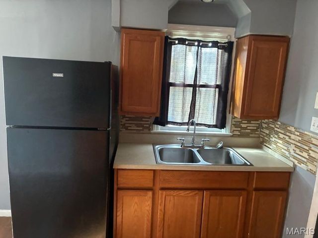 10194 Cloverdale Drive, St Louis, MO 63136