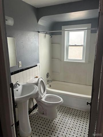 10194 Cloverdale Drive, St Louis, MO 63136