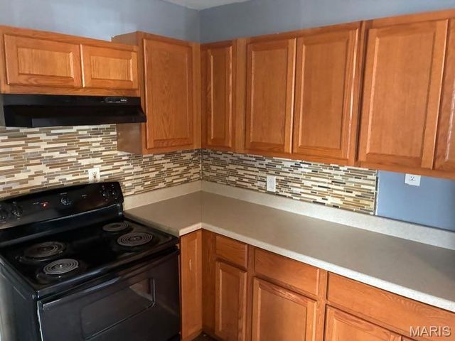 10194 Cloverdale Drive, St Louis, MO 63136