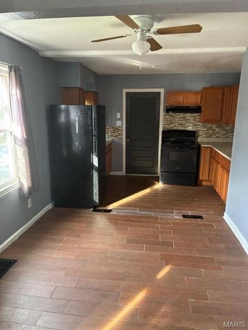 10194 Cloverdale Drive, St Louis, MO 63136