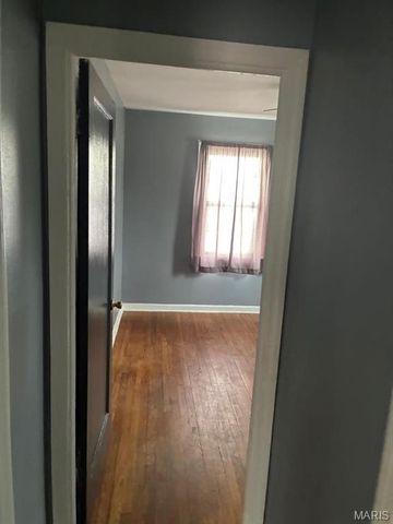 10194 Cloverdale Drive, St Louis, MO 63136