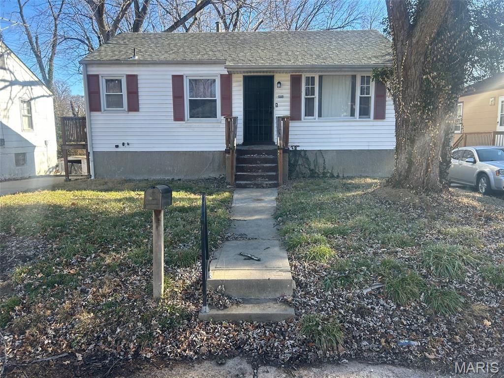 10194 Cloverdale Drive, St Louis, MO 63136