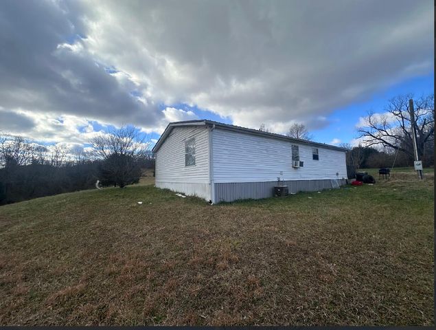 114 Iron Works Road, Irvine, KY 40336