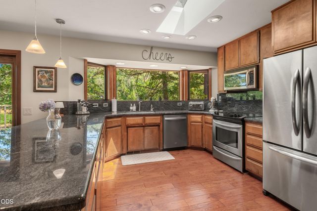 11178 E Evans Creek Road, Rogue River, OR 97537