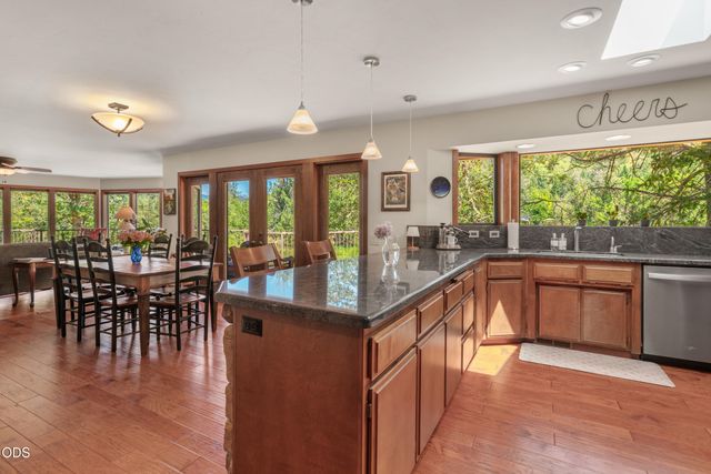 11178 E Evans Creek Road, Rogue River, OR 97537