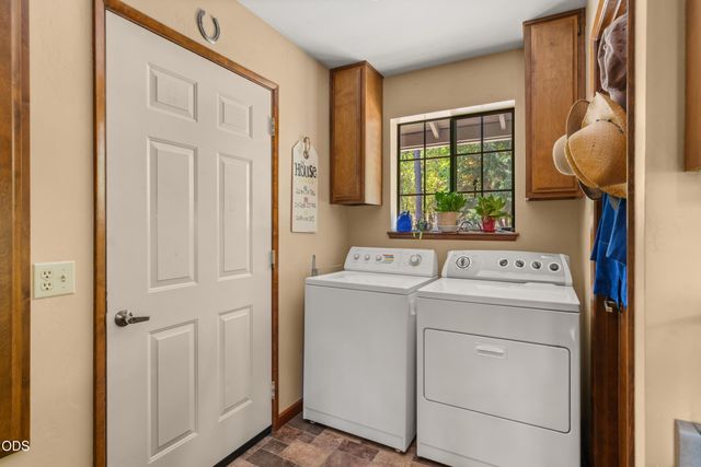11178 E Evans Creek Road, Rogue River, OR 97537
