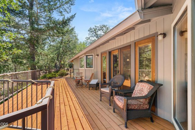11178 E Evans Creek Road, Rogue River, OR 97537