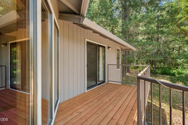 11178 E Evans Creek Road, Rogue River, OR 97537