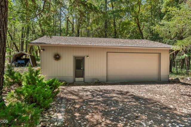 11178 E Evans Creek Road, Rogue River, OR 97537