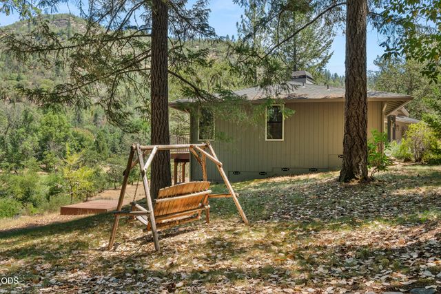 11178 E Evans Creek Road, Rogue River, OR 97537
