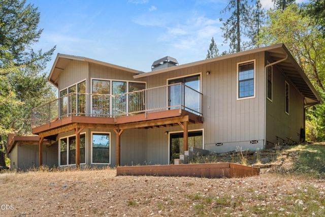 11178 E Evans Creek Road, Rogue River, OR 97537