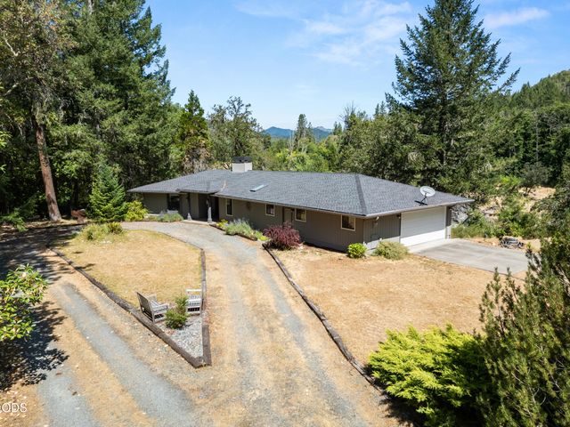 11178 E Evans Creek Road, Rogue River, OR 97537