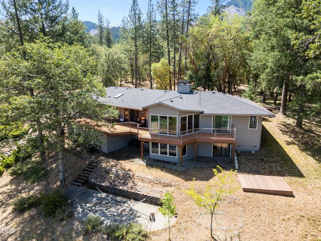 11178 E Evans Creek Road, Rogue River, OR 97537