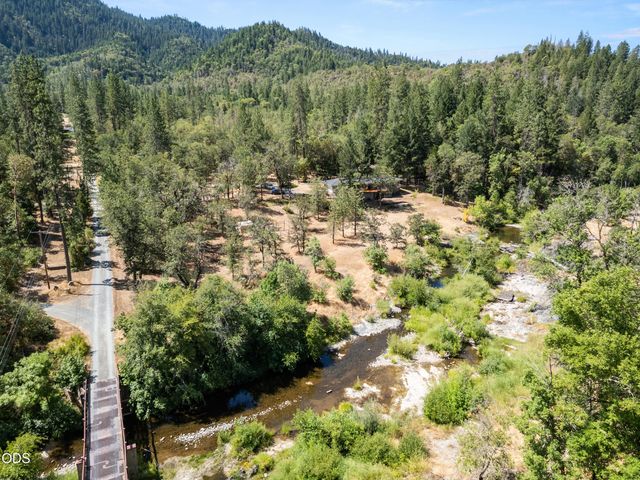 11178 E Evans Creek Road, Rogue River, OR 97537