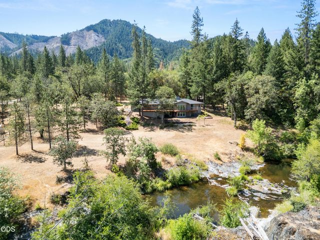 11178 E Evans Creek Road, Rogue River, OR 97537