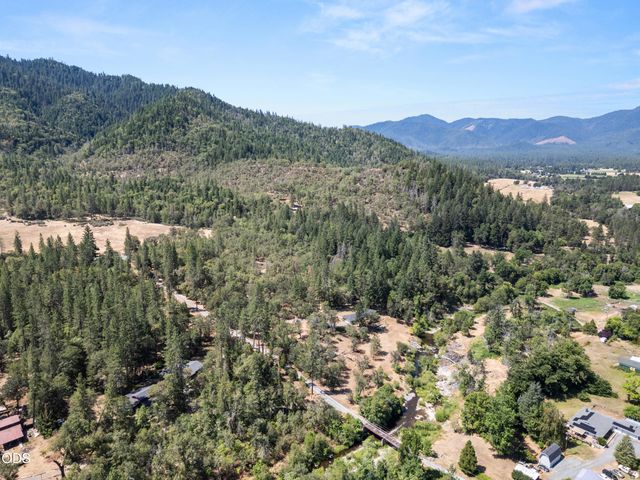 11178 E Evans Creek Road, Rogue River, OR 97537