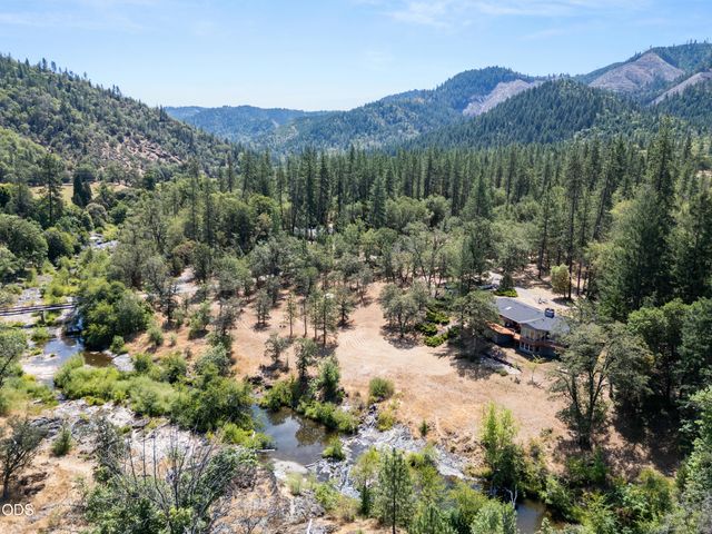 11178 E Evans Creek Road, Rogue River, OR 97537