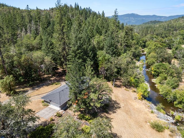 11178 E Evans Creek Road, Rogue River, OR 97537