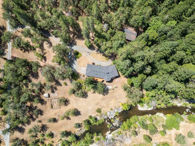 11178 E Evans Creek Road, Rogue River, OR 97537