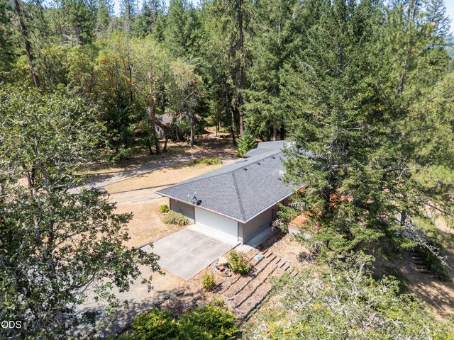 11178 E Evans Creek Road, Rogue River, OR 97537
