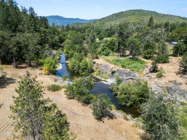 11178 E Evans Creek Road, Rogue River, OR 97537