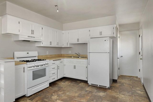 3900 11th AVENUE, Kenosha, WI 53140