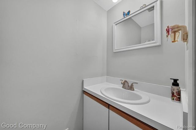 757 Kirts Boulevard, Troy, MI 48084