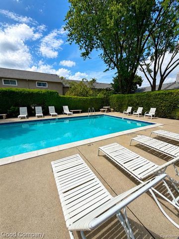 757 Kirts Boulevard, Troy, MI 48084