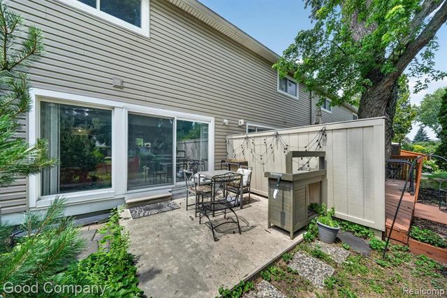 757 Kirts Boulevard, Troy, MI 48084