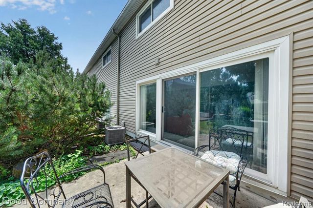 757 Kirts Boulevard, Troy, MI 48084