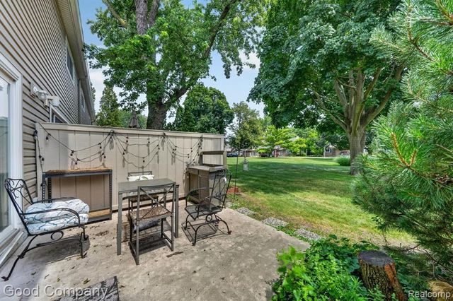 757 Kirts Boulevard, Troy, MI 48084