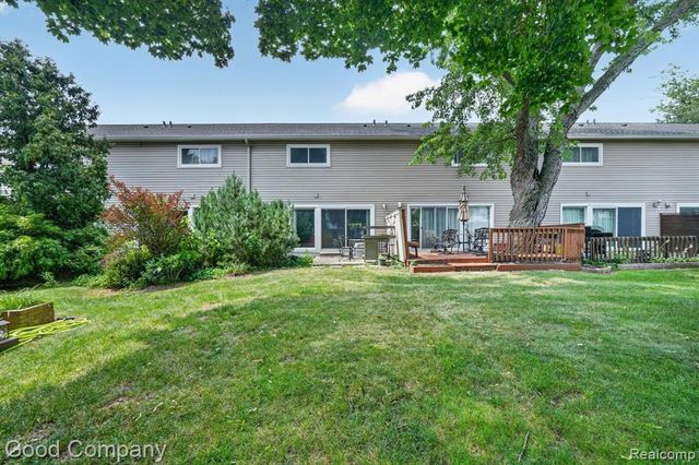 757 Kirts Boulevard, Troy, MI 48084