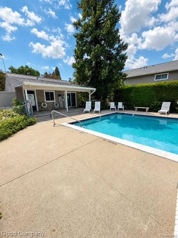 757 Kirts Boulevard, Troy, MI 48084