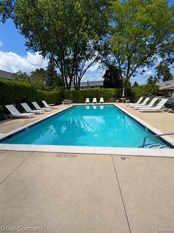 757 Kirts Boulevard, Troy, MI 48084